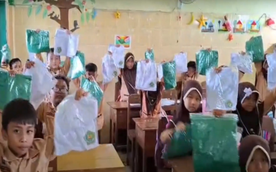 Pemkab Sumenep Berikan Bantuan Seragam untuk Murid Kelas 2 MIN 2 Sumenep Tahun 2025